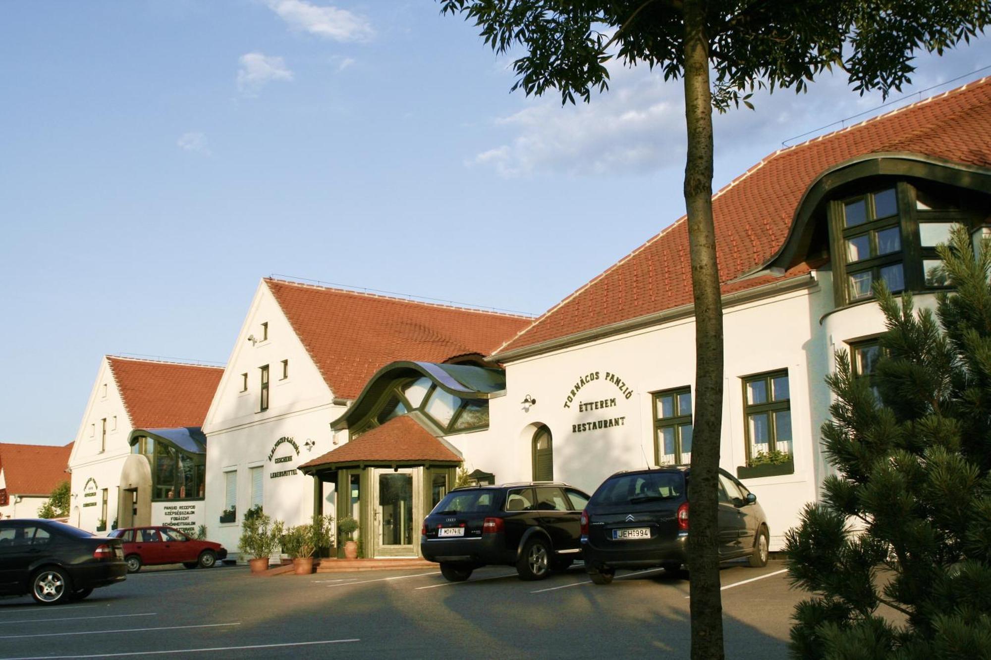 Tornácos Hotel - Hegykő Esterno foto