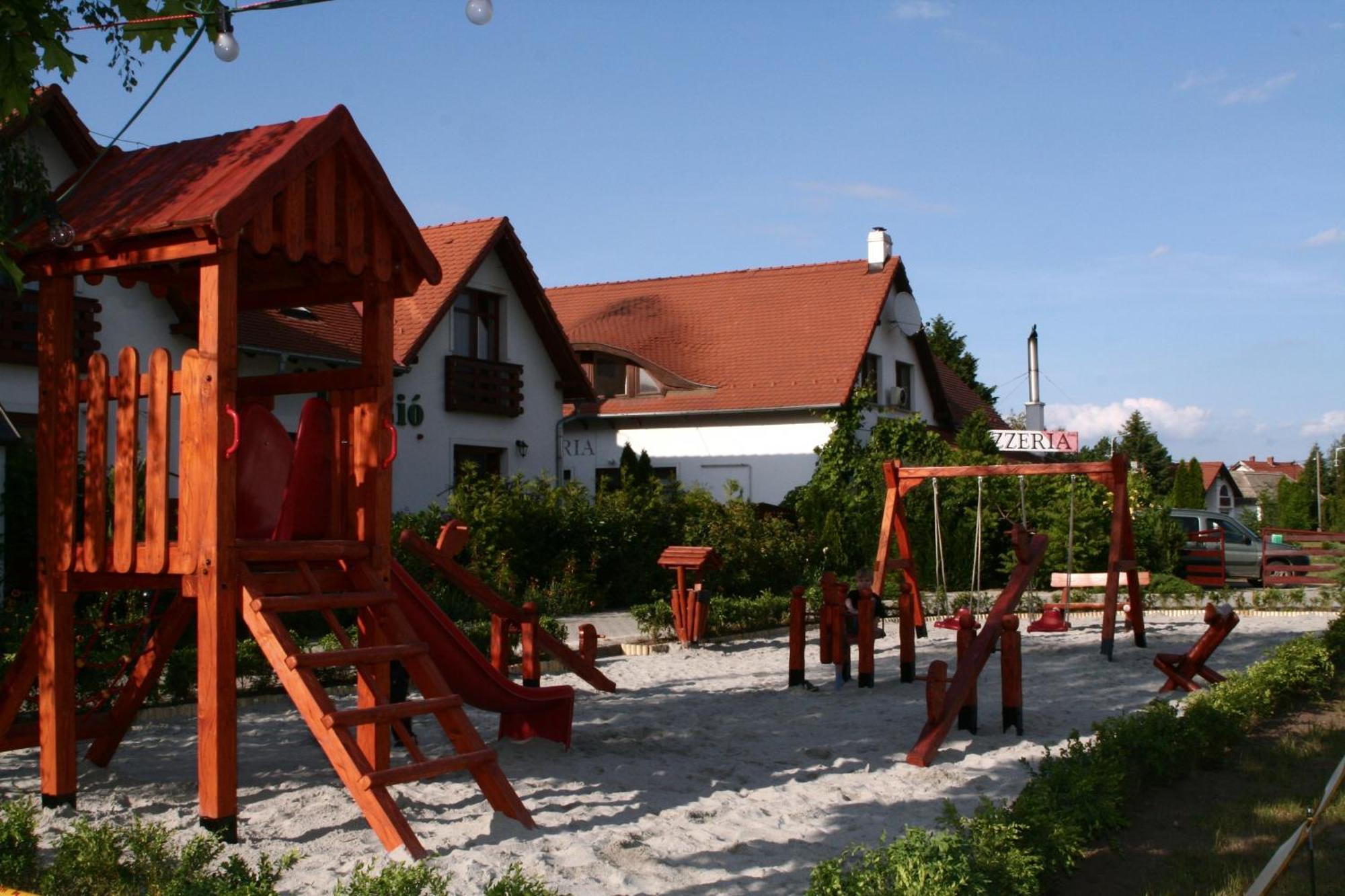 Tornácos Hotel - Hegykő Esterno foto